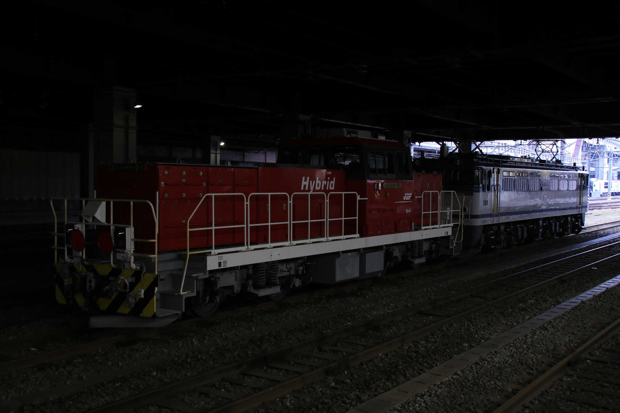 単8253列車(種別変更 : 貨物列車, 専貨A) OM出場 EF65-2085①[新]<臨A991>+HD300-10②[新]