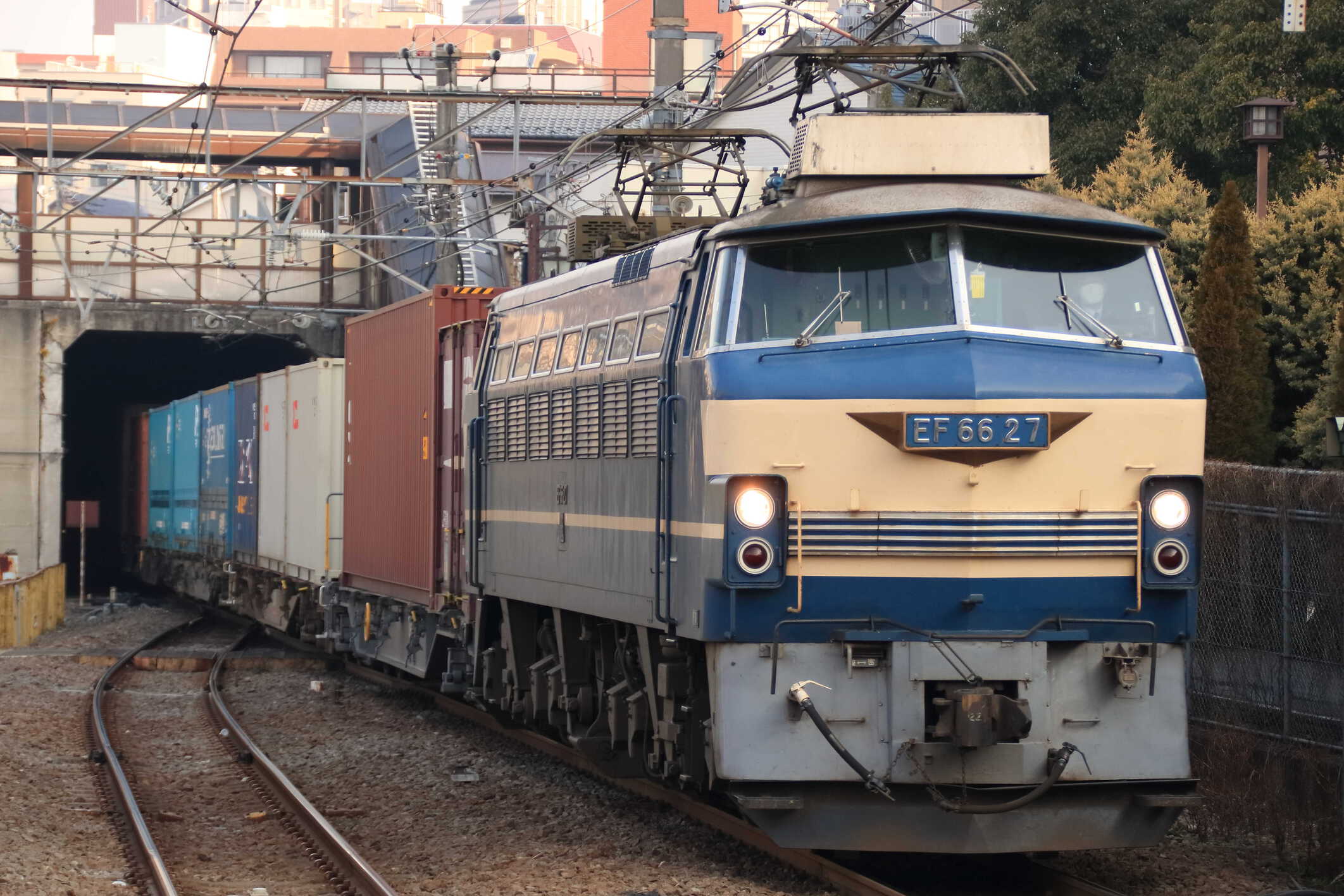 4072列車 EF66-27②[吹]+コキ