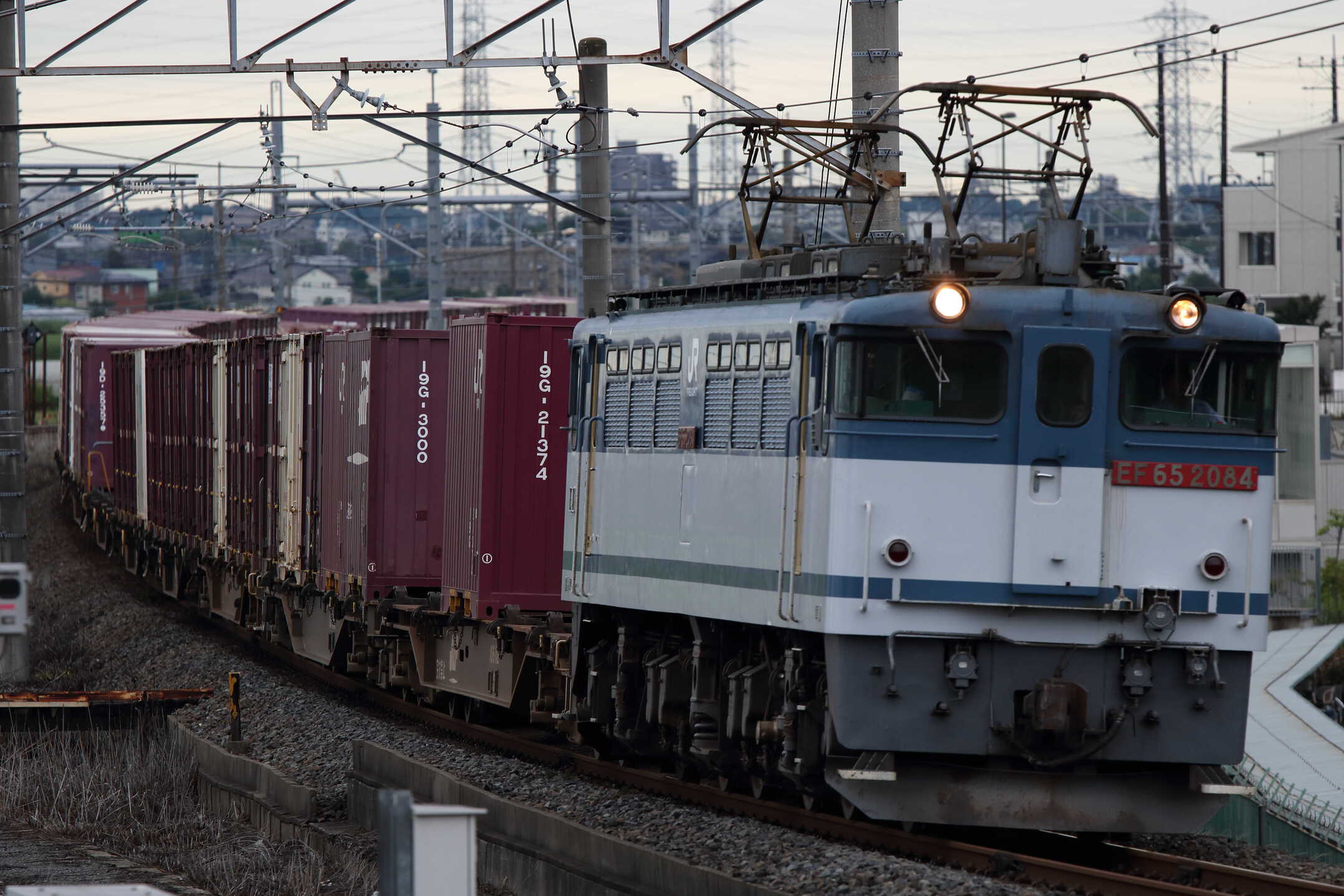 74列車 EF65-2084①[新]+コキ