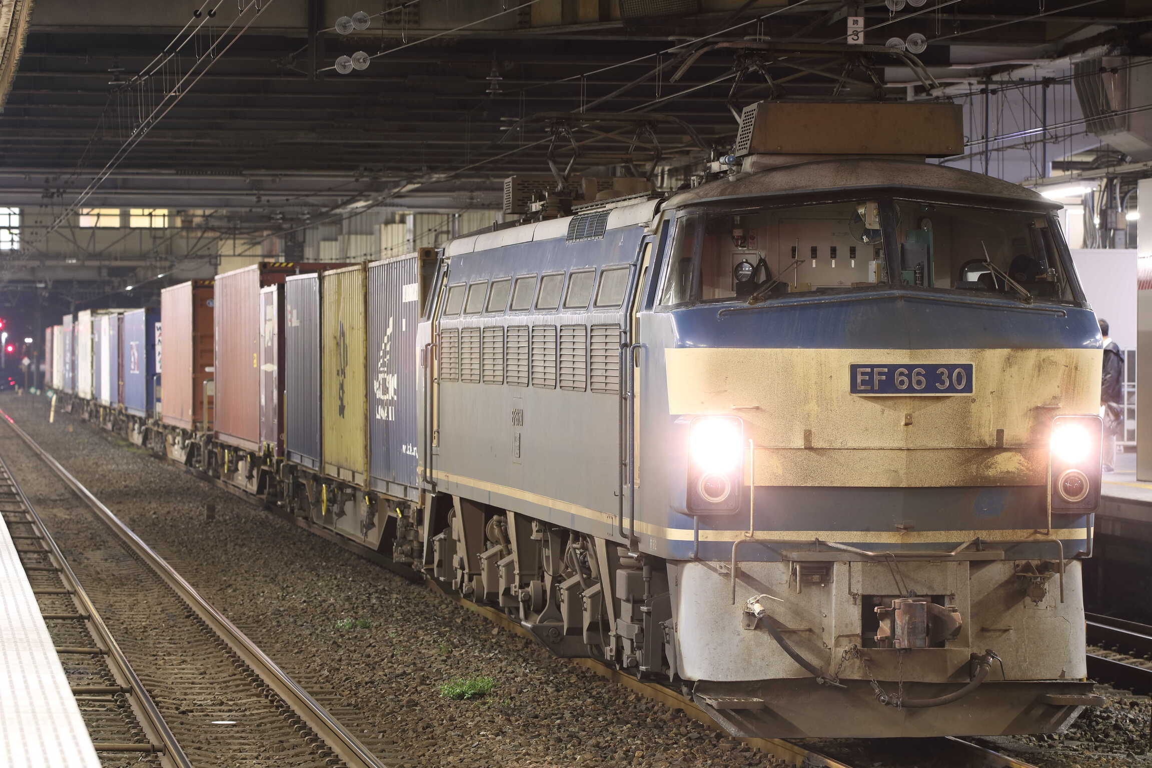 4073列車 EF66-30②[吹]+コキ14車