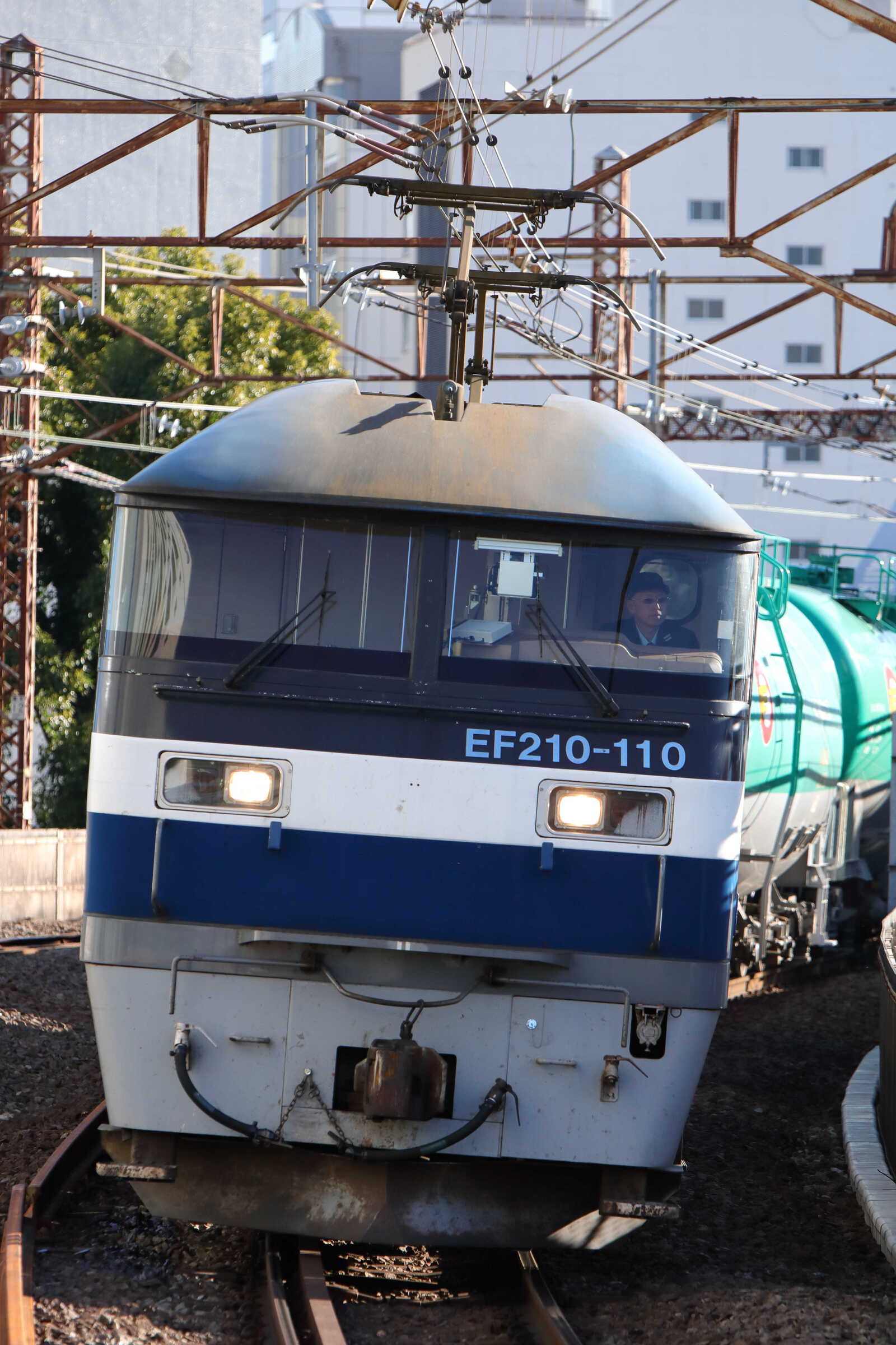 8571列車 EF210-110②[新]+タキ
