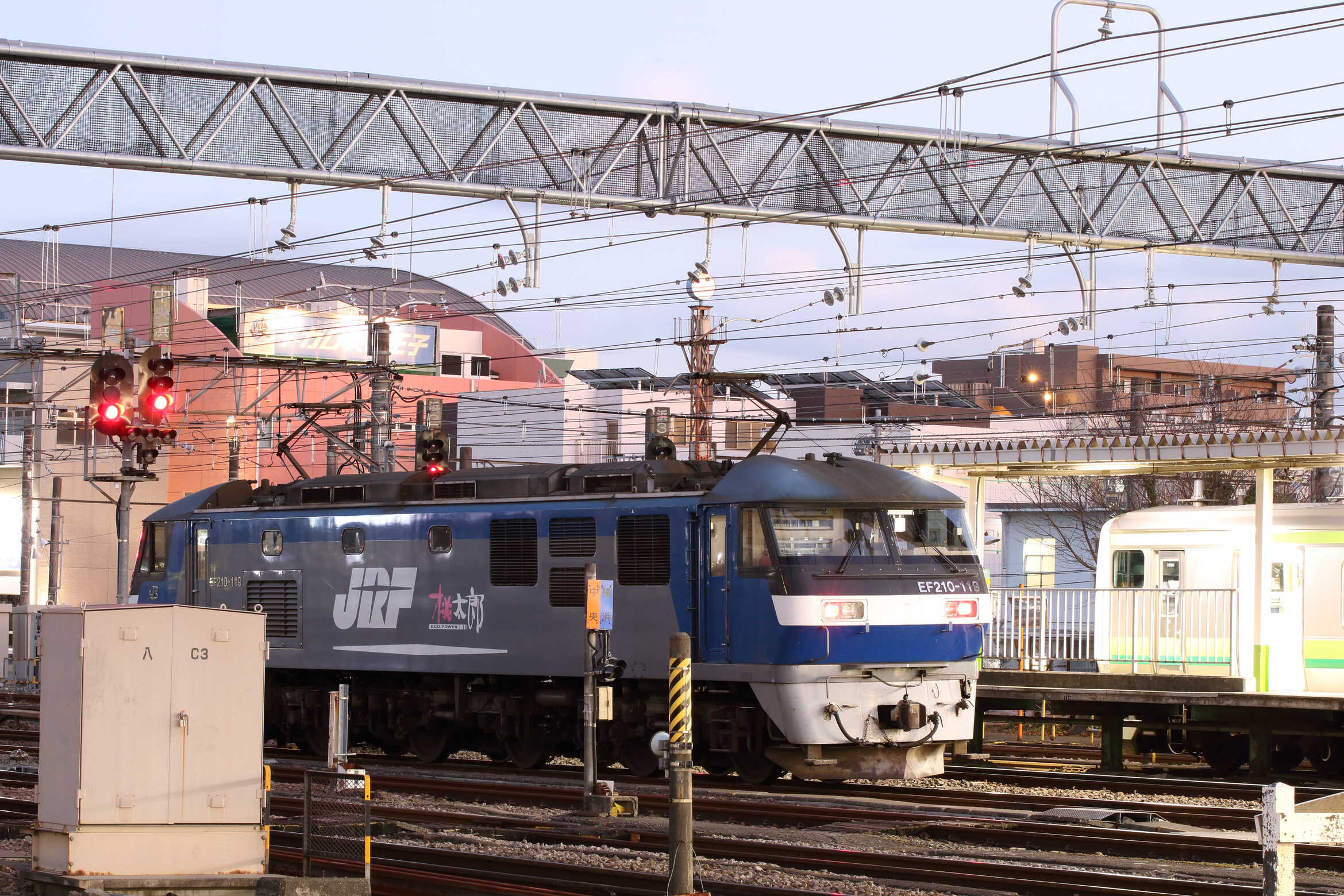 入換〜84列車(列車種別変更 : 単機) EF210-119[新]