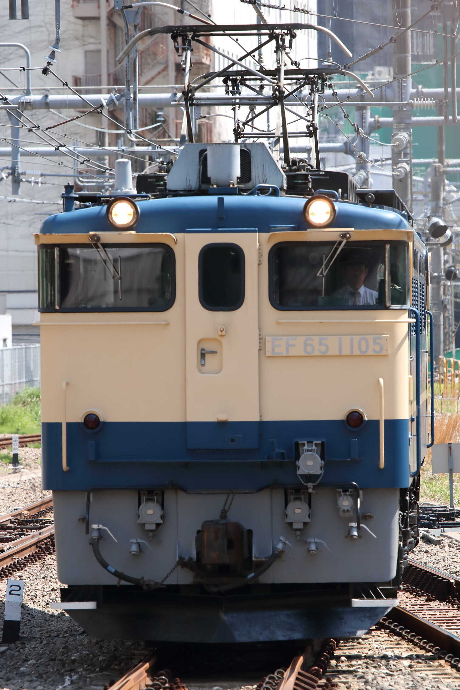 単8925列車 EF65-1105[田]