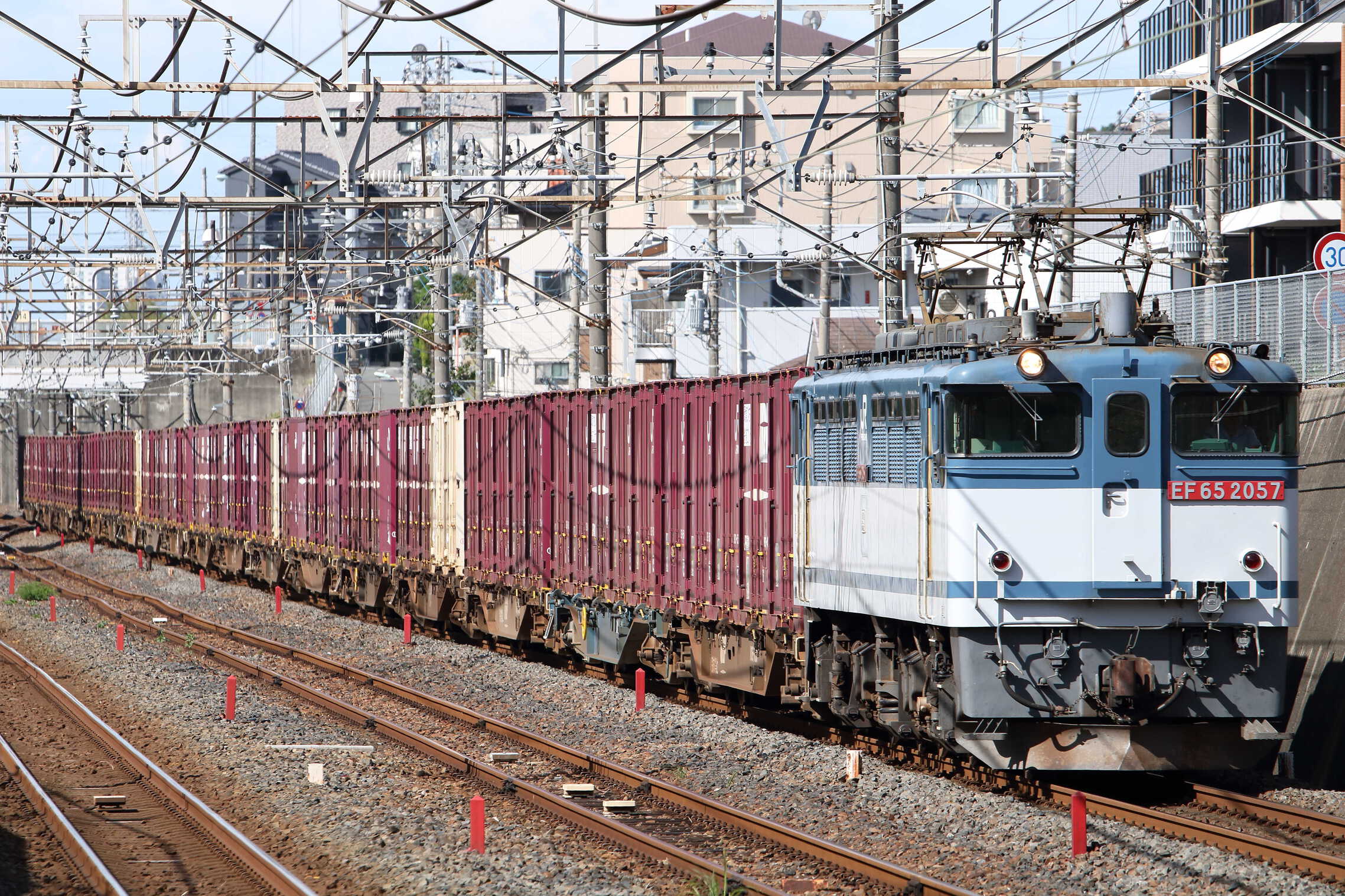 73列車 EF65-2057[新]+コキ18車