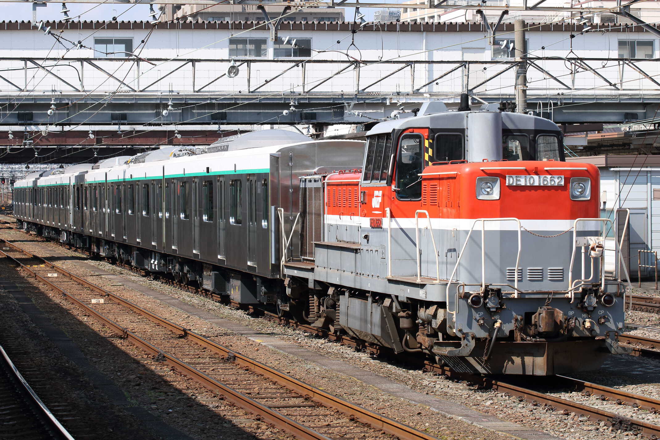 9890列車 甲3(新津〜長津田) DE10-1662[新]+東急2020系6両