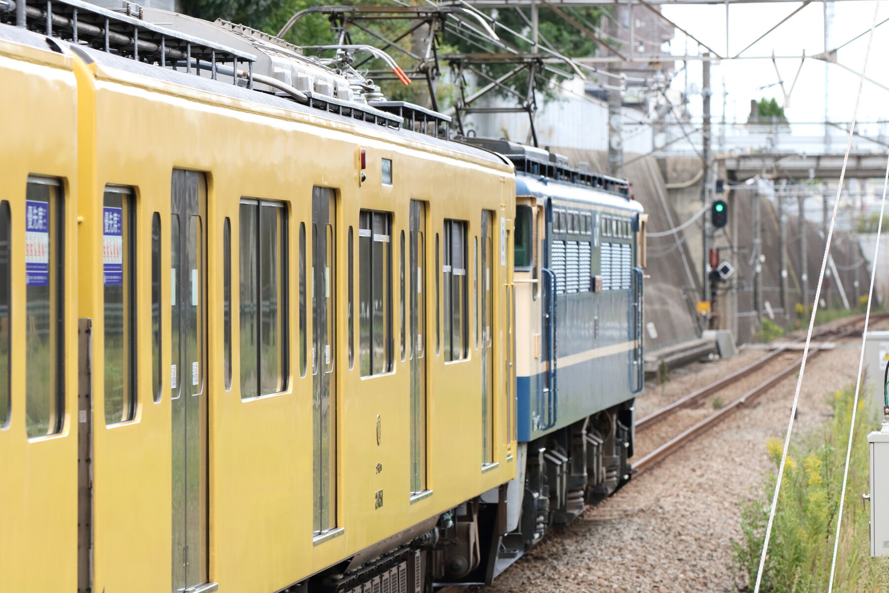 9285列車 甲98(新秋津~彦根) 西武新2000系 近江鉄道譲渡甲種輸送 EF65-2070[新]+西武新2000系 2451F+西武新2000系 2453F